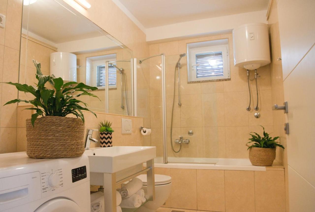 Apartments Sandra Porec Ngoại thất bức ảnh